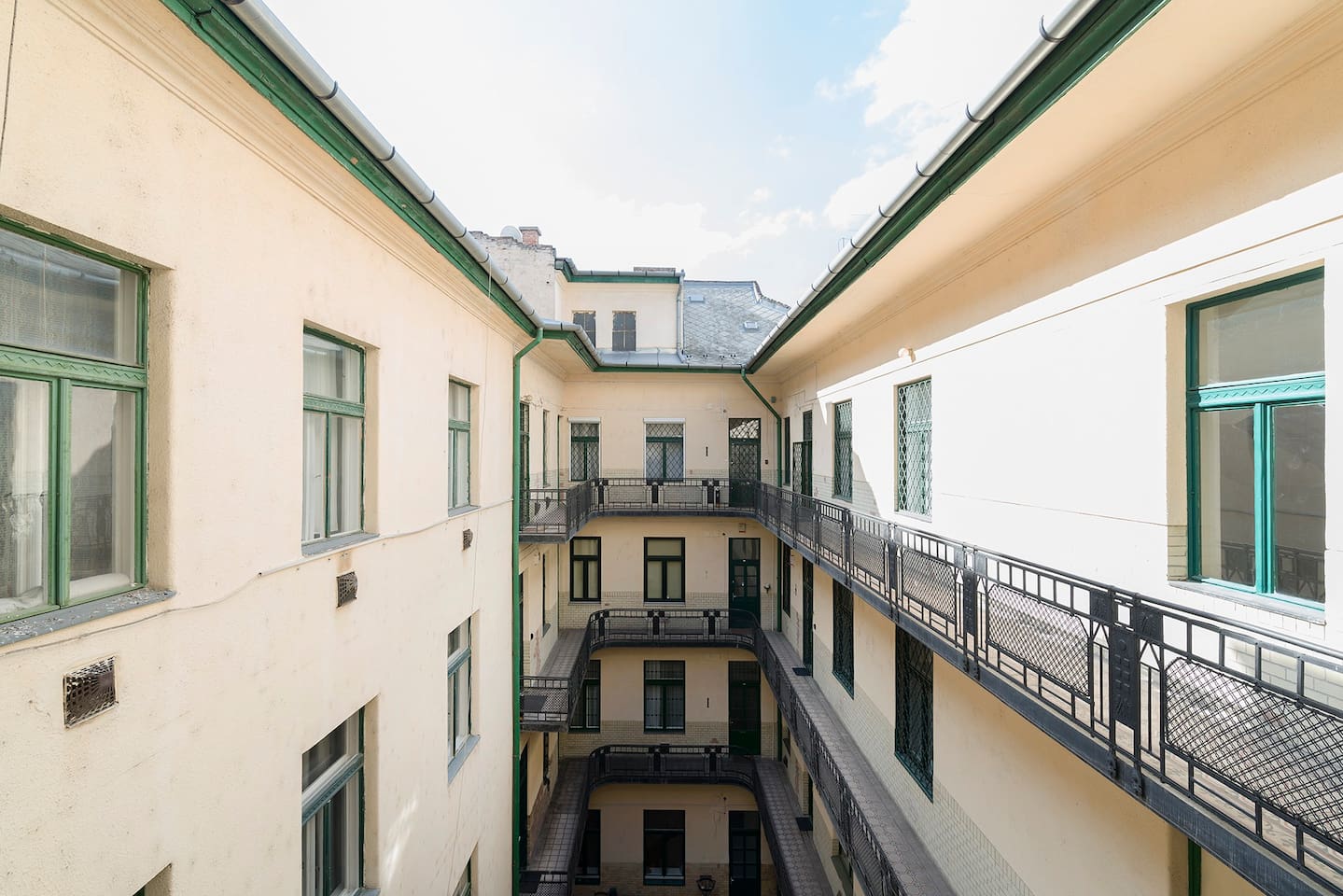 Kiadó tégla lakás Budapest V. kerület. Elsődleges fotó (77598232) Kiadó tégla lakás Budapest V. kerület. Elsődleges fotó (77598232)